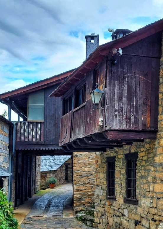 Peñalba de Santiago, turismo rural, senderismo, turismo de montaña, turismo sensorial, montes Aquilianos, turismo cultural