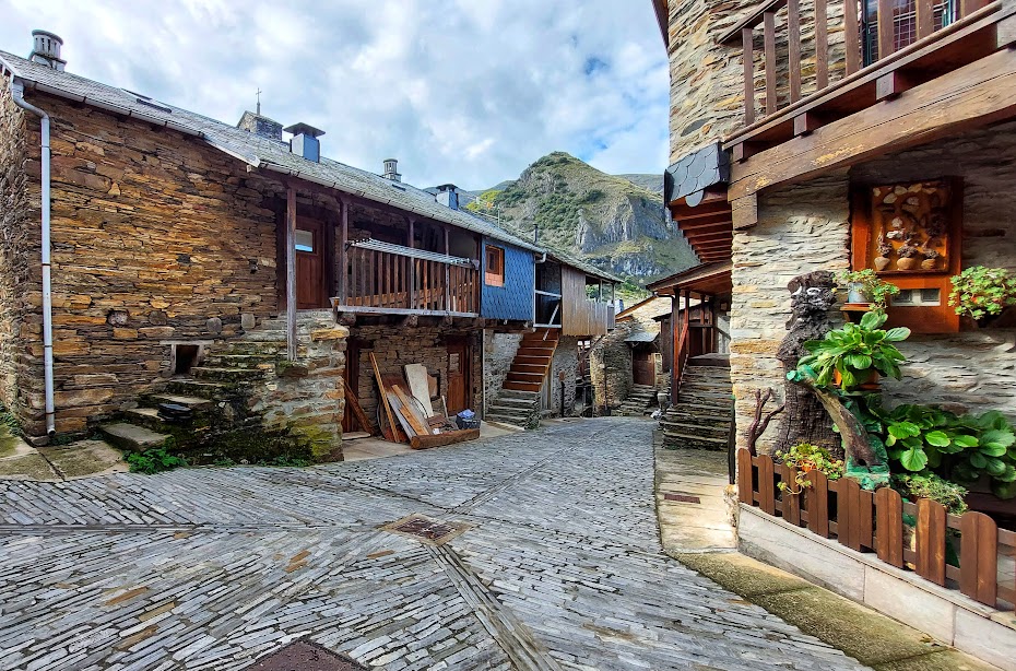 Peñalba de Santiago, turismo rural, senderismo, turismo de montaña, turismo sensorial, montes Aquilianos, turismo cultural