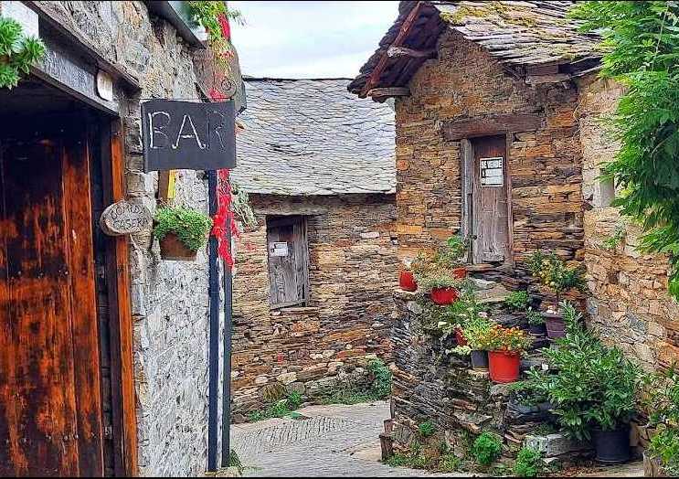 Peñalba de Santiago, turismo rural, senderismo, turismo de montaña, turismo sensorial, montes Aquilianos, turismo cultural